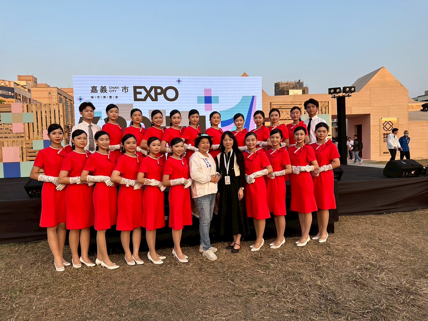114.12.12 302+1嘉義市城市博覽會活動現場團體大合照